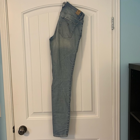 Guess curvy light wash jeans - Picture 2 of 5